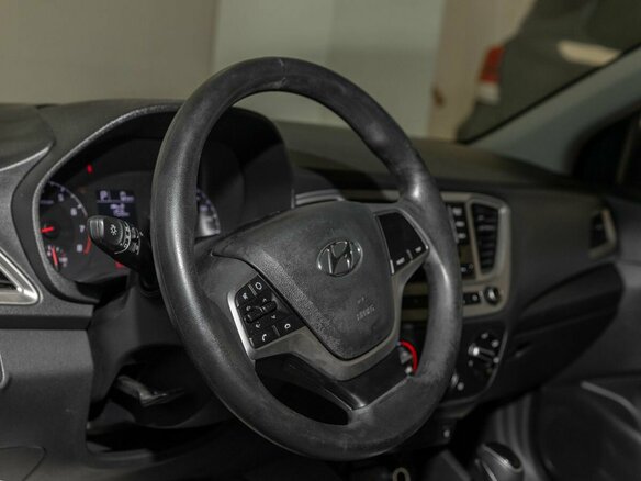 2021 Hyundai Solaris II Рестайлинг, чёрный, 1500000 рублей - вид 8