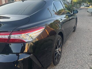 2020 Toyota Camry VIII (XV70), чёрный, 4000000 рублей, вид 2