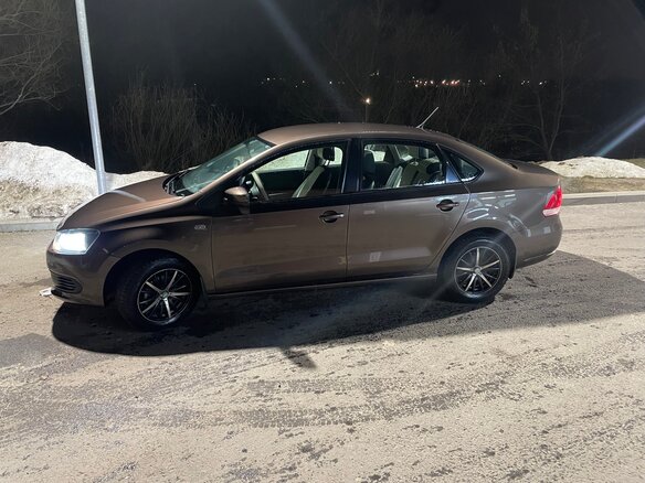 2015 Volkswagen Polo V, коричневый, 690000 рублей - вид 6