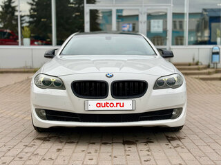 2013 BMW 5 серии 520i VI (F10/F11/F07), белый, 1799000 рублей, вид 2
