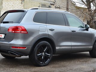 2013 Volkswagen Touareg II, серый, 2400000 рублей, вид 4