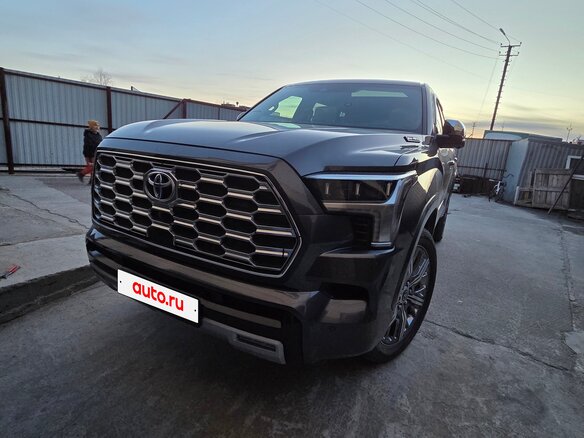 2023 Toyota Sequoia III, серый, 15000000 рублей - вид 4