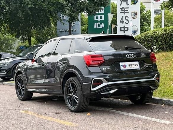 2022 Audi Q2 L 35 TFSI I Рестайлинг, серебристый, 1630000 рублей - вид 3