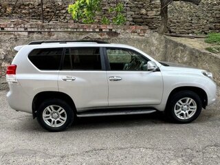 2011 Toyota Land Cruiser Prado 150 Series, серебристый, 2700000 рублей, вид 3