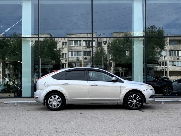 2009 Ford Focus II Рестайлинг, серебристый - вид 3