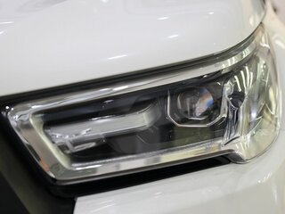 2025 Toyota Hilux VIII Рестайлинг 2, белый, 8000000 рублей, вид 4