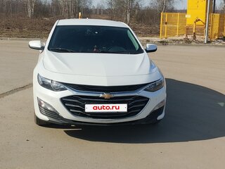 2021 Chevrolet Malibu IX Рестайлинг, белый, 3000000 рублей, вид 1