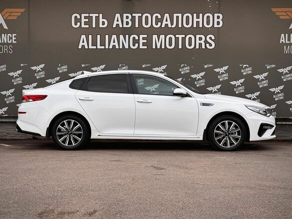 2019 Kia Optima IV Рестайлинг, белый, 2165000 рублей - вид 8