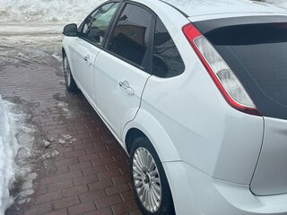 2010 Ford Focus II Рестайлинг, белый, 650000 рублей, вид 3