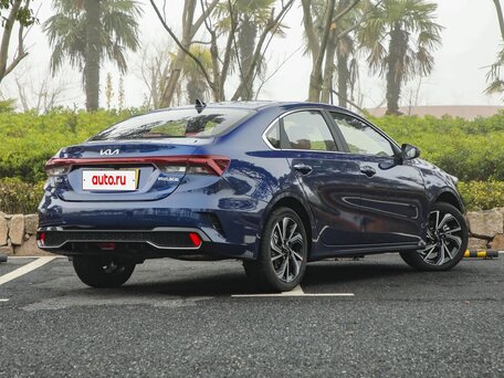 2025 Kia K3 II (China Market) Рестайлинг, синий, 2143000 рублей, вид 5