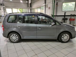 2005 Volkswagen Touran I, серый, 595000 рублей, вид 4