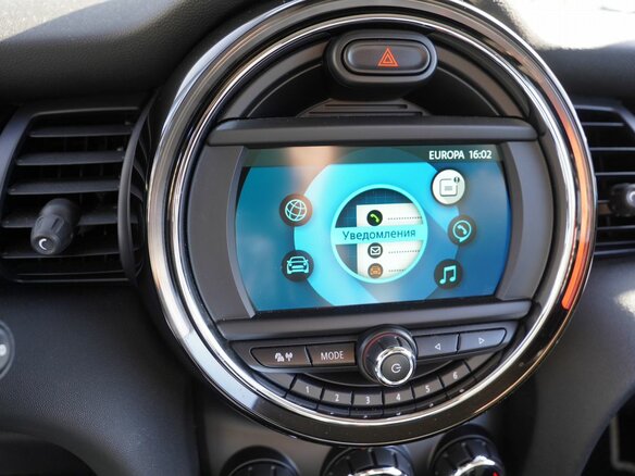 2021 Mini Hatch Cooper III (F55/F56) Рестайлинг 2, белый, 2580000 рублей - вид 22