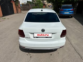 2018 Volkswagen Polo V Рестайлинг, белый, 850000 рублей, вид 2