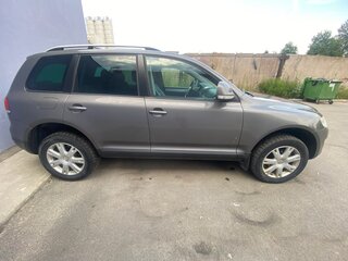 2008 Volkswagen Touareg I Рестайлинг, серый, 700000 рублей, вид 4
