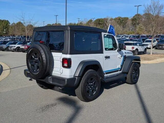 2025 Jeep Wrangler IV (JL) Рестайлинг, серебристый, 5505000 рублей, вид 3