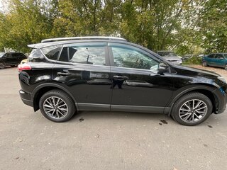 2017 Toyota RAV4 IV (XA40) Рестайлинг, чёрный, 2100000 рублей, вид 4
