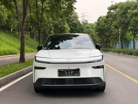 2026 Toyota bZ3X 58.3 kWh, белый, 2658008 рублей, вид 2