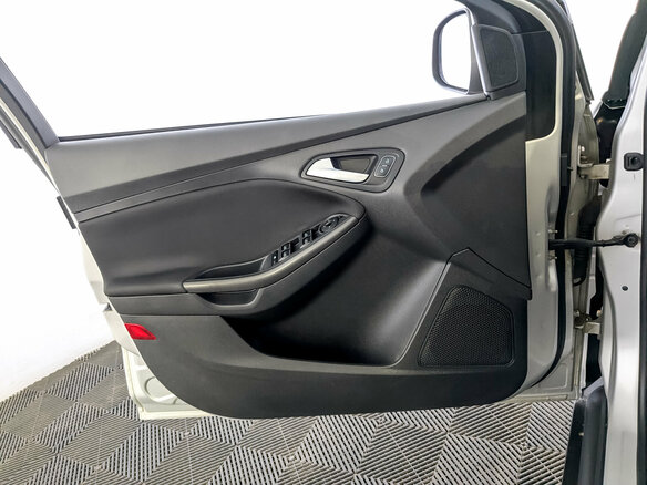 2018 Ford Focus III Рестайлинг, серебристый, 1015000 рублей - вид 18