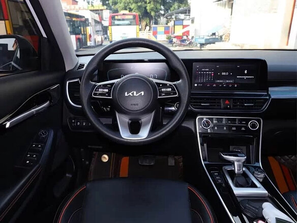 2023 Kia Seltos I Рестайлинг, белый, 1900700 рублей - вид 16