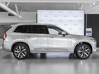 2026 Volvo XC90 B5 II Рестайлинг 2, серебристый, 9460000 рублей, вид 3
