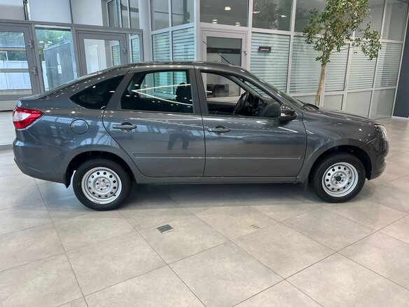 2026 Lada (ВАЗ) Granta I Рестайлинг, серый, 1115100 рублей - вид 5