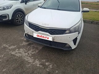 2021 Kia Rio IV Рестайлинг, белый, 1000000 рублей, вид 1