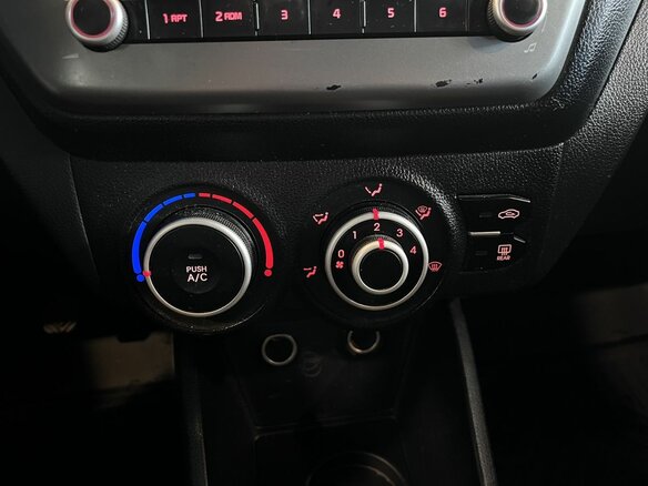 2012 Kia Rio III, серый, 600000 рублей - вид 14