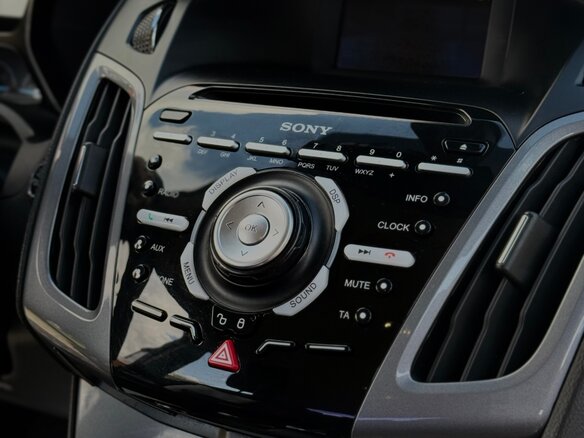 2013 Ford Focus III, красный, 800000 рублей - вид 16