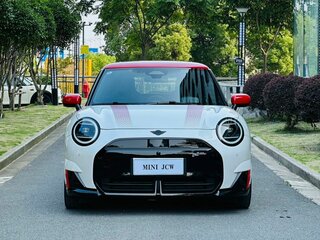 2025 Mini Hatch JCW Electric IV (F65/F66/J01), белый, 6390000 рублей, вид 2