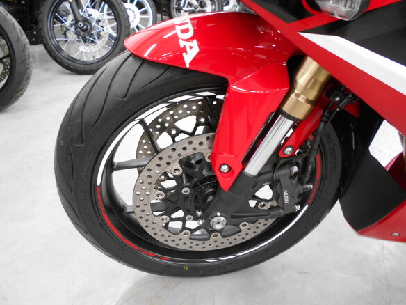 2020 Honda CBR 650R, красный, 880000 рублей - вид 6
