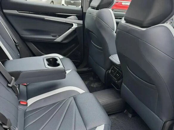 2026 Geely Atlas II, зелёный, 4119990 рублей - вид 13