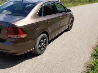 2015 Volkswagen Polo V Рестайлинг, коричневый, 850000 рублей, вид 5
