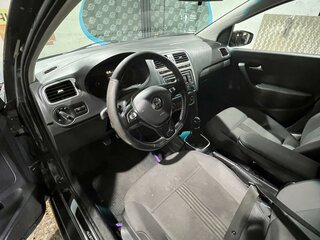 2016 Volkswagen Polo V Рестайлинг, серый, 690000 рублей, вид 5