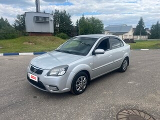 2010 Kia Rio II Рестайлинг, серебристый, 600000 рублей, вид 1