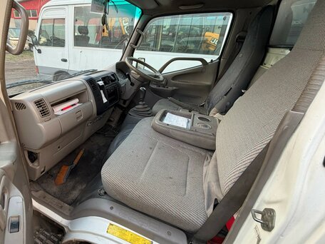 2002 Toyota Dyna, белый, 980000 рублей, вид 4