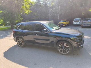 2020 BMW X5 45e IV (G05/G18), чёрный, 6800000 рублей, вид 3