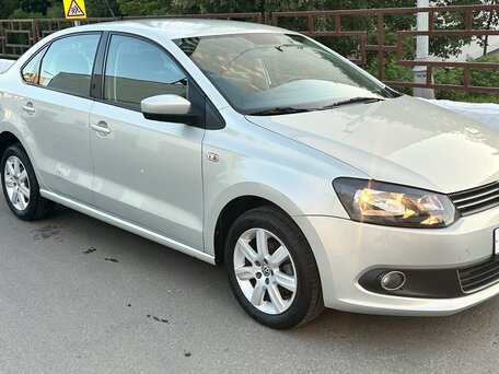 2011 Volkswagen Polo V, бежевый, 938000 рублей, вид 1