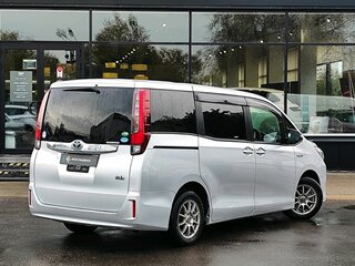 2016 Toyota Noah III (R80), серый, 1539000 рублей, вид 2