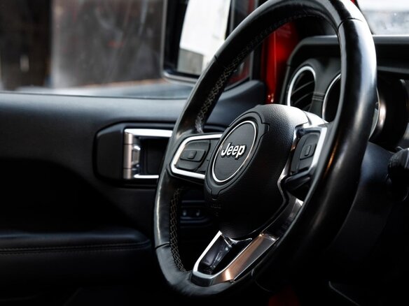 2019 Jeep Wrangler IV (JL), красный, 4850000 рублей - вид 17