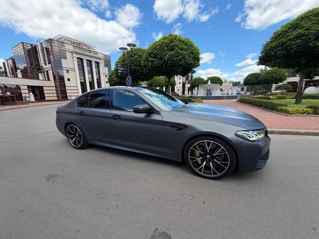 2020 BMW M5 Competition VI (F90) Рестайлинг, серый, 10500000 рублей, вид 4