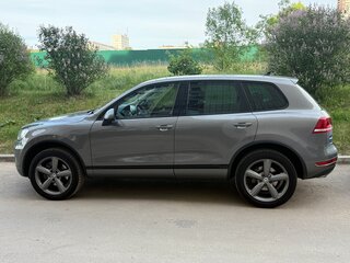 2013 Volkswagen Touareg II, серый, 1750000 рублей, вид 1