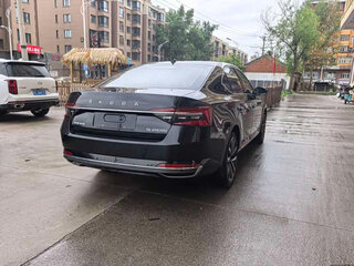 2023 Skoda Superb III Рестайлинг, чёрный, 2345000 рублей, вид 4