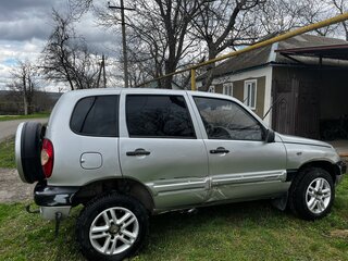 2004 Chevrolet Niva I, серебристый, 271000 рублей, вид 2