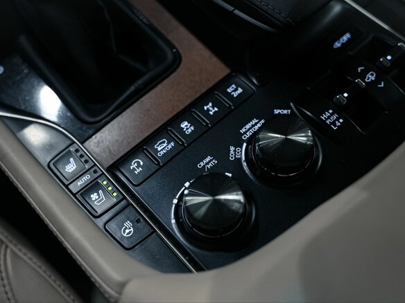 2016 Lexus LX 450d III Рестайлинг 2, белый, 6950000 рублей - вид 15