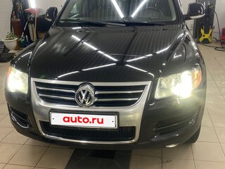 2010 Volkswagen Touareg I Рестайлинг, чёрный, 1985000 рублей, вид 2