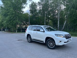 2017 Toyota Land Cruiser Prado 150 Series Рестайлинг 2, белый, 4999999 рублей, вид 4