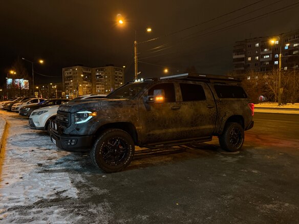 2011 Toyota Tundra CrewMax II, серый, 6000000 рублей - вид 5