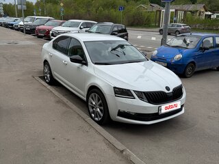 2019 Skoda Octavia III (A7) Рестайлинг, белый, 2600000 рублей, вид 4