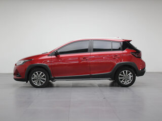 2023 Toyota Yaris XP150 XP150 Рестайлинг 2, красный, 1414009 рублей, вид 4