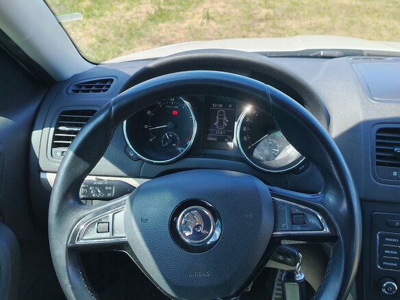 2014 Skoda Yeti I Рестайлинг, белый, 825000 рублей - вид 12